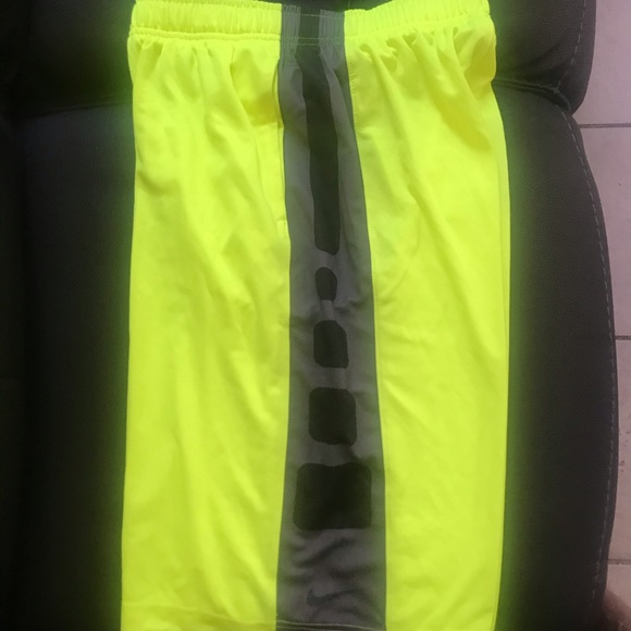 Nike Youth’s Striped Elite Basketball Short - Picture 1 of 6